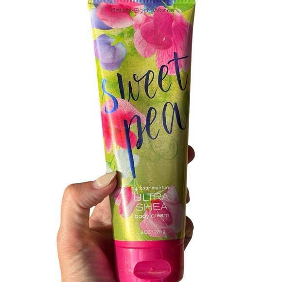 Bath & Body Works Sweet Pea Body Cream 8 oz - Picture 1 of 4